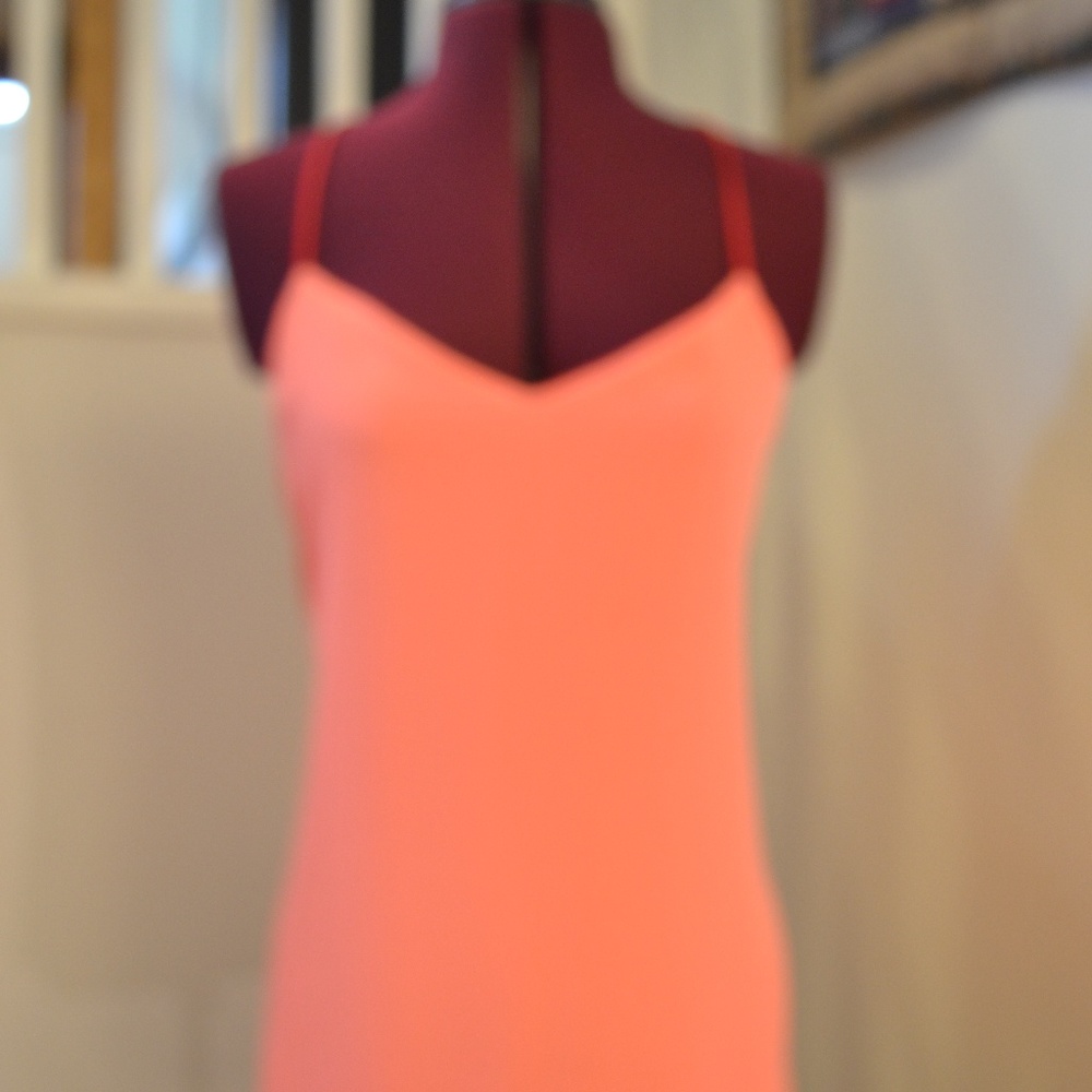 Express Tank Top - Picture 3 of 4